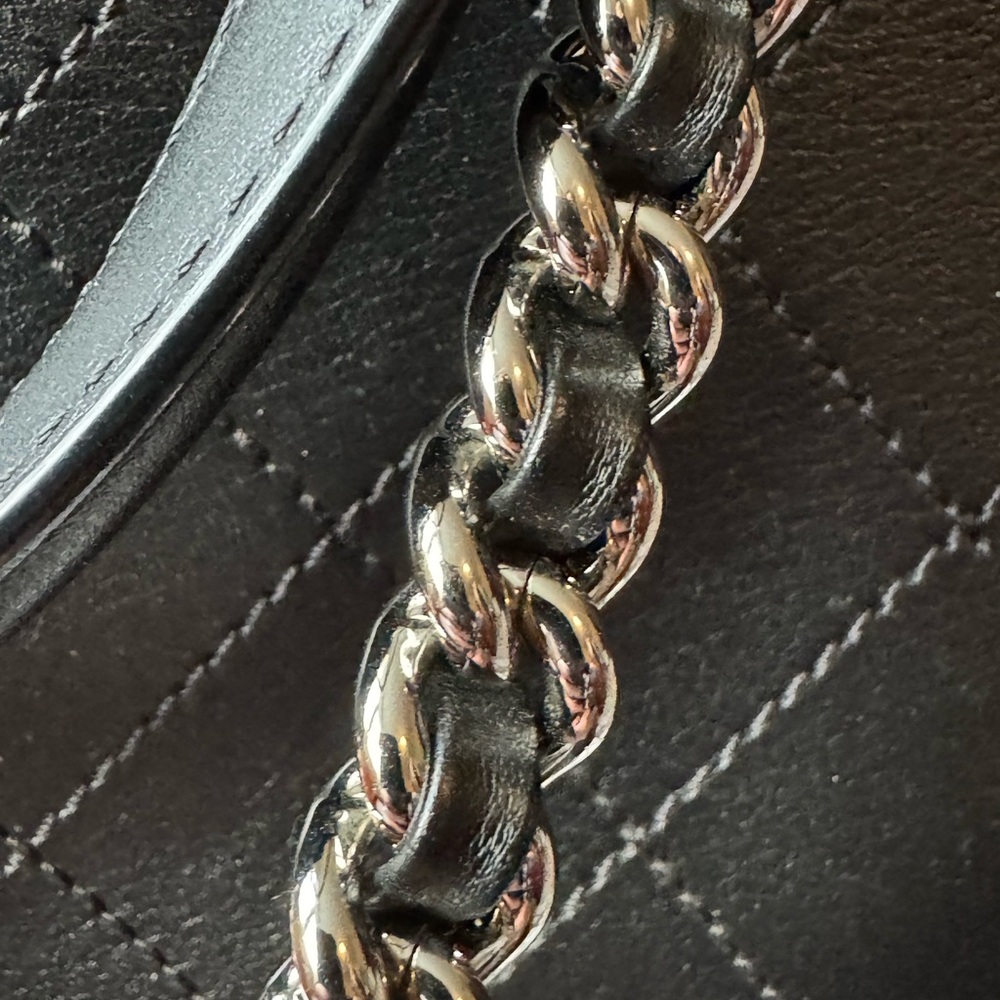 Chanel 17C Ring My Bag Tote in Black calfskin with silver hardware - Picture 4 of 13